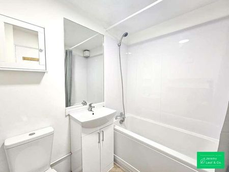 Blackdown Close, N2 - Photo 5