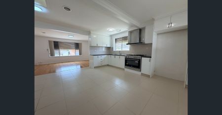 Family home in Dandenong North - Photo 4