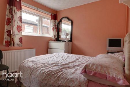 3 bedroom terraced house to rent - Photo 3