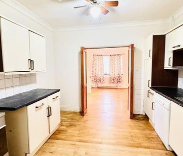 4 bedroom terraced house to rent - Photo 3