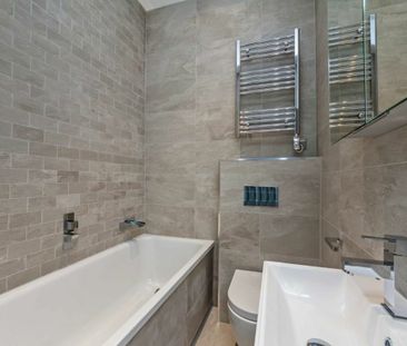 Claremont Road, KT6, London - Photo 6