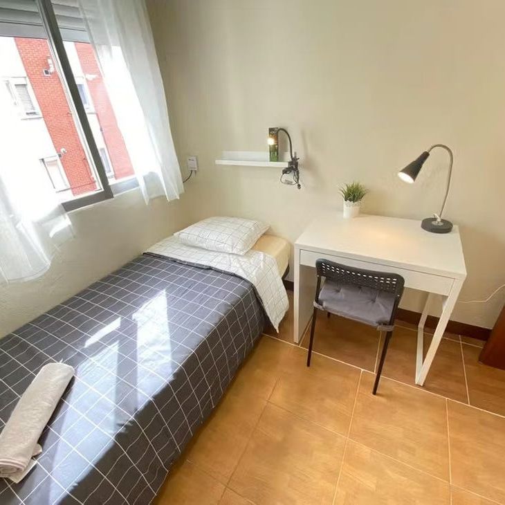 Calle de Pico de Alba, Madrid, Community of Madrid 28053 - Foto 1