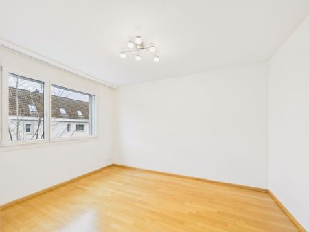 Modern 6.5-room single-family house in Reinach - Photo 3