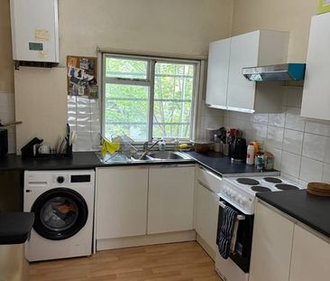 2 Bed Flat, Wise Road, E15 - Photo 5