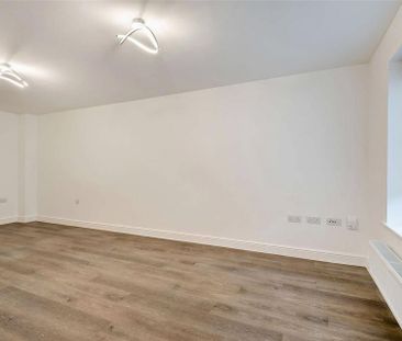 3 bedroom end of terrace house to rent - Photo 1