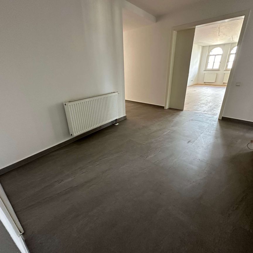 DG mit Aufzug / neue Bodenbeläge / Balkon / zwei Bäder ! - Foto 1