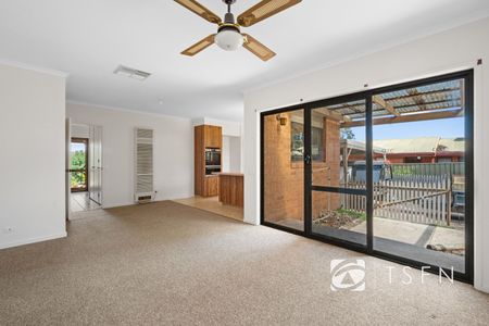 27 Akoonah Dr, Golden Square - Photo 2