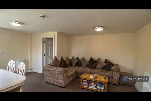 6 bedroom semi-detached house to rent - Photo 1