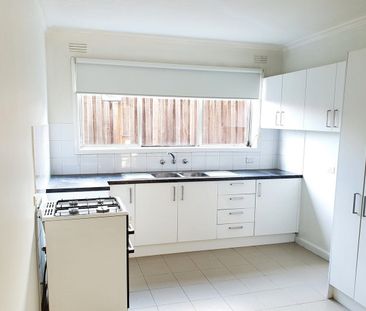 Well maintained and spacious 2 bedroom apartment - Photo 3