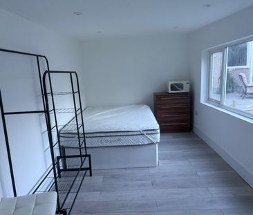 Studio Flat, Park Crescent, HA3 - Photo 2