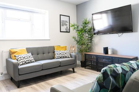 Cromwell Road #16 - Photo 3