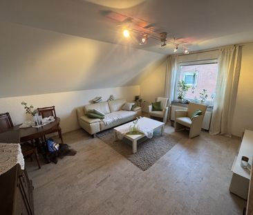 Chic und gepflegt! 4-Zimmer-Dachgeschosswohnung mit Gartennutzung! - Photo 1