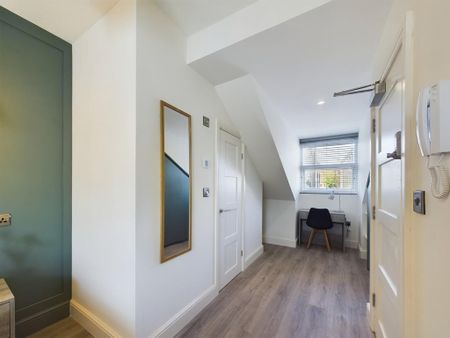 1 bedroom in a house share to rent - Photo 3