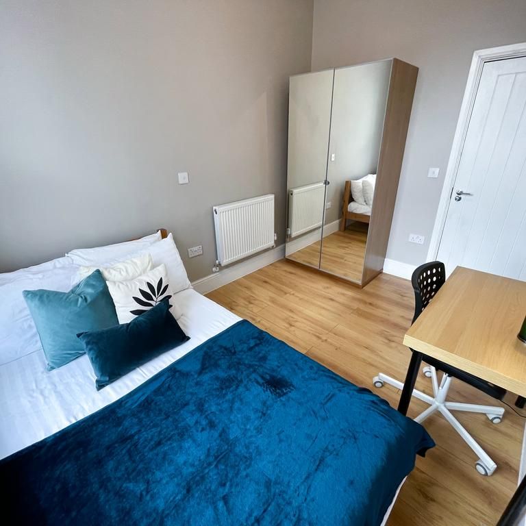 4 bedroom flat to rent - Photo 1