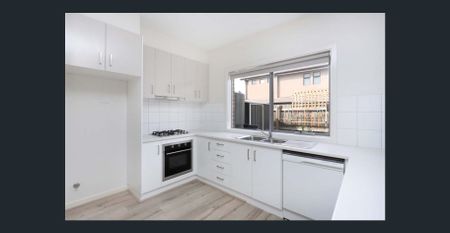 SPACIOUS & LIGHT FILLED TOWNHOUSE! LEASE TILL JUNE 2026 ONLY - Photo 5