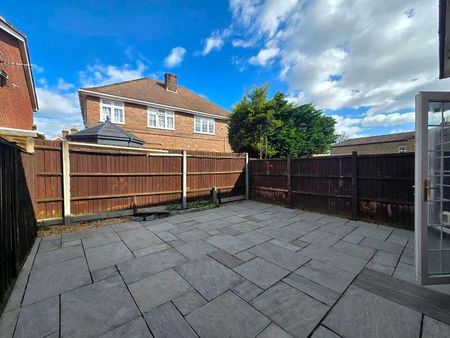 College Road, Woolston, SO19 - Photo 3