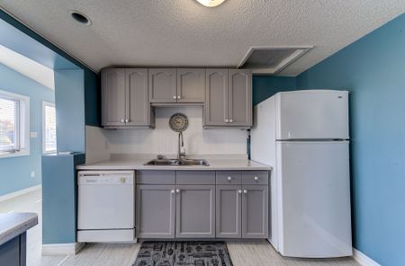 For Lease - 15 Willow Street, Wasaga Beach, Ontario - Photo 2