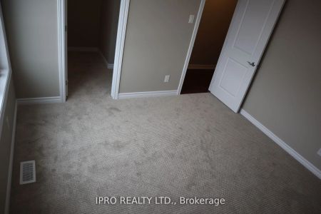 Property For Lease | X8490346 - Photo 2