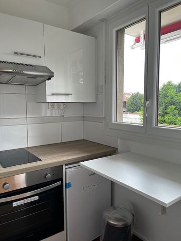 Location Appartement 1 pièce 25m² ST MAUR DES FOSSES 94100 - Photo 3