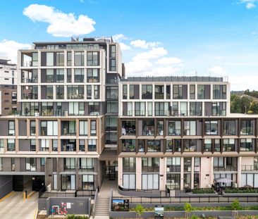 Luxury Apartment with Effortless Convenience - Photo 6