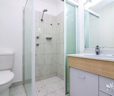 Large 3 Bedroom Townhouse with Swimming Pool & Tennis Courts! - Photo 6