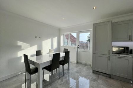 The Street - Photo 2