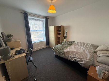 6 bedroom end of terrace house to rent - Photo 5