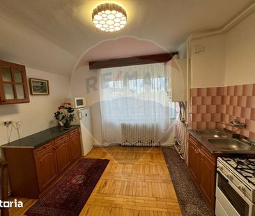 DE ÎNCHIRIAT- apartament 2 camere + garaj - Fotografie 5