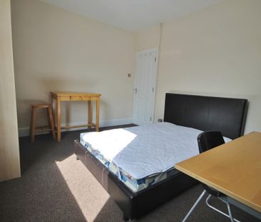 Room in a Shared House, Cliff Road, LS6 - Photo 1