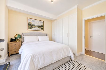 3 Bed Flat, Stourcliffe Close, W1H - Photo 2