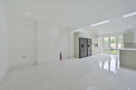 5 bedroom terraced house to rent - Photo 4