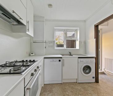 2 bedroom flat to rent - Photo 4