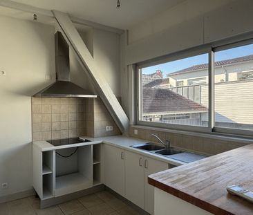Location Appartement 4 pièces 97m² BORDEAUX 33000 - Photo 3