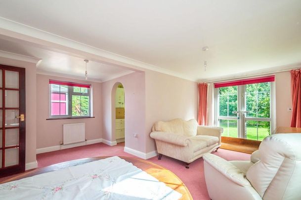 1 bedroom ground floor flat to rent - Photo 1