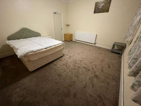Room in a Shared House, Ivor Road, B11 - Photo 2