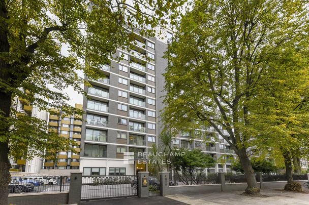 A bright and modern apartment offering breathtaking views of Lord’s Cricket Ground in St John’s Wood. - Photo 1