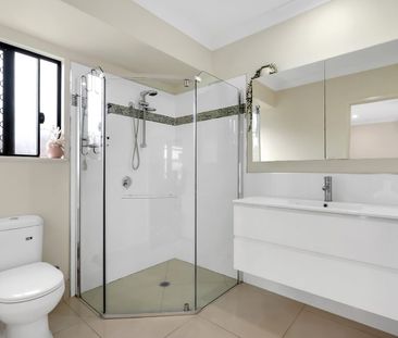 Immaculate Modern Family Home - Photo 5