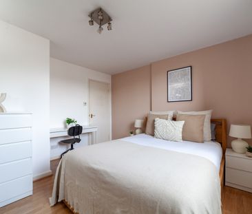 1 Bed Flat, China Court, E1W - Photo 5