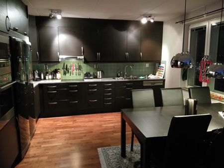 3:a med garageplats vid Nacka forum högt upp utan insyn - Photo 4