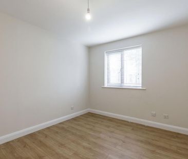 2 bedroom ground floor flat to rent - Photo 3
