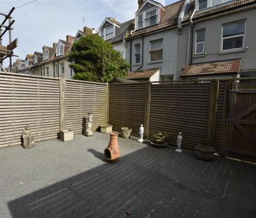 1 bedroom in a house share to rent - Photo 5