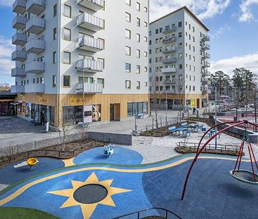 Mjölnergatan, Märsta - Photo 2