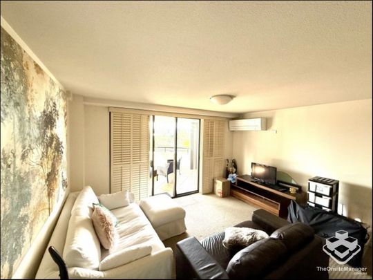 River front spacious two bedroom apartment in a well presented complex with great facilities! - Photo 1