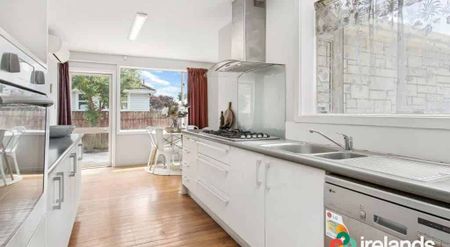 Charming 3-Bedroom Home in Bryndwr - Photo 3