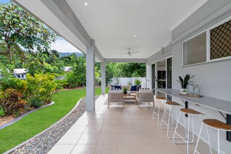 STUNNING FAMILY HOME, IN SOUGHT AFTER LOCATION, WITH A POOL!! - Photo 2
