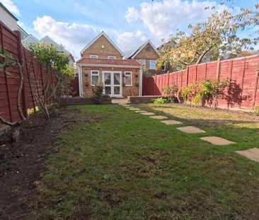 5 bedroom detached house to rent - Photo 2