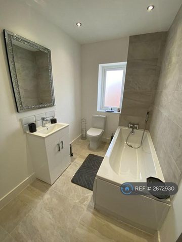 3 bedroom terraced house to rent - Photo 4