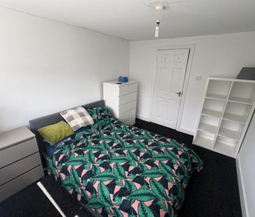 3 bedroom end of terrace house to rent - Photo 3
