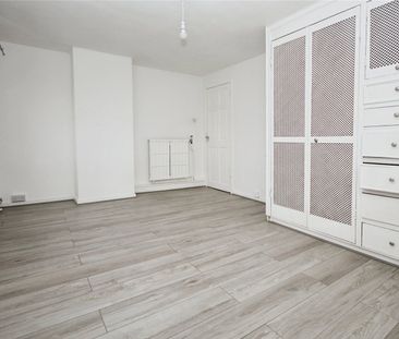 Warminster Gardens, London, SE25 4DN - Photo 5