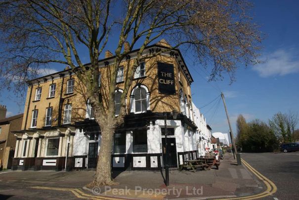 ENORMOUS AND MODERN - STUDENT SHARE - Room 5, Park Street, Southend On Sea - Photo 1